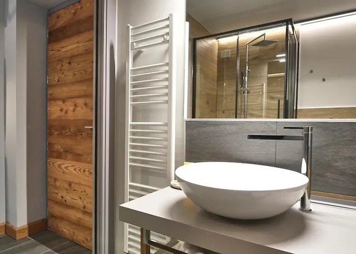 Perruquet 3 Stelle Superior ברויל-קרוויניה