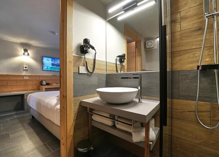 Perruquet 3 Stelle Superior ברויל-קרוויניה