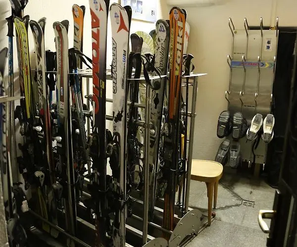 Perruquet 3 Stelle Superior מלון ברויל-קרוויניה